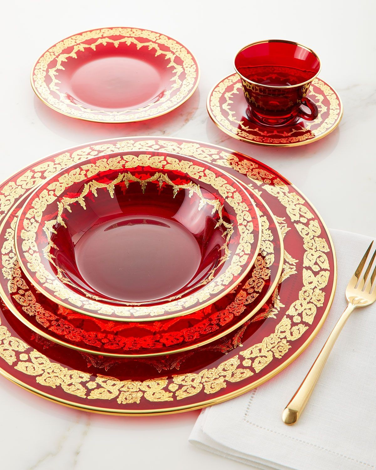 red-cambria-plate set